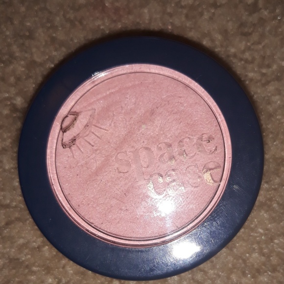 Makeup - Picture 5 of 6